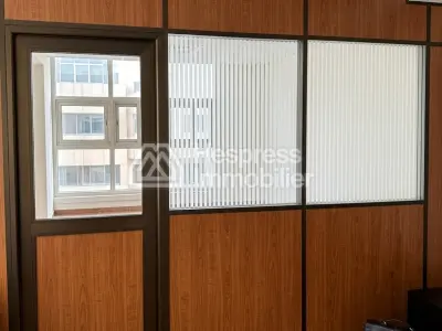 Plateau de Bureau à roche noir 81m² à louer
