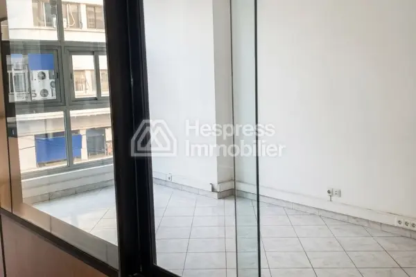 Plateau de Bureau à roche noir 81m² à louer