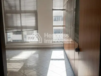 Plateau de Bureau à roche noir 81m² à louer