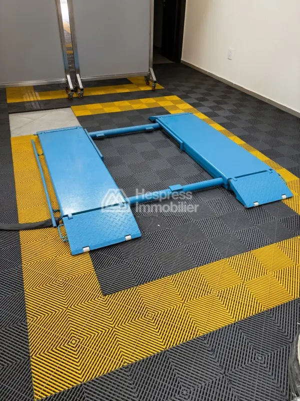 Garage/Auto Repair Shop for Sale