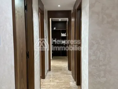 شقة مفروشة جديدة مع مسبح للإيجار دار بوعزة