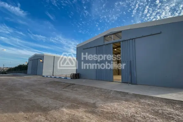 Storage hangar for rent in Al Khayata