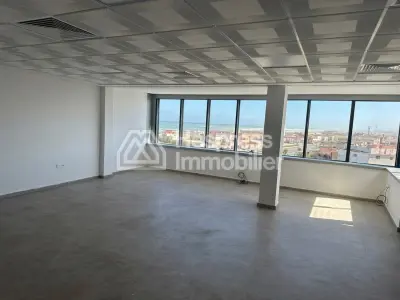 Office for rent – ​​Roche Noire