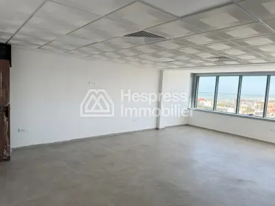 Office for rent – ​​Roche Noire