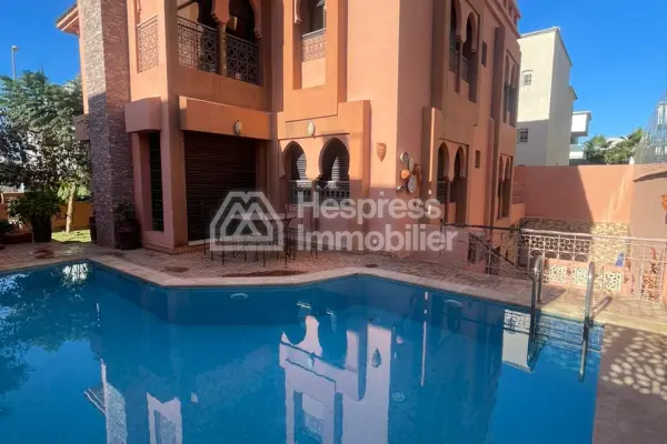 Superbe villa haut standing à vendre à témara