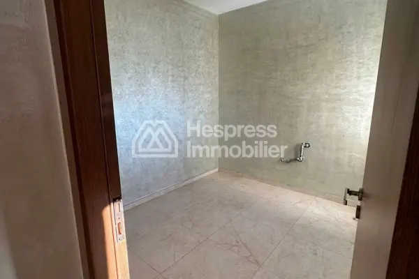 Apartment for sale in Oulfa