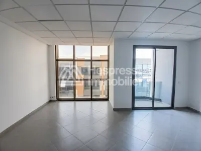 Bureau pour location à roche noire 76m²