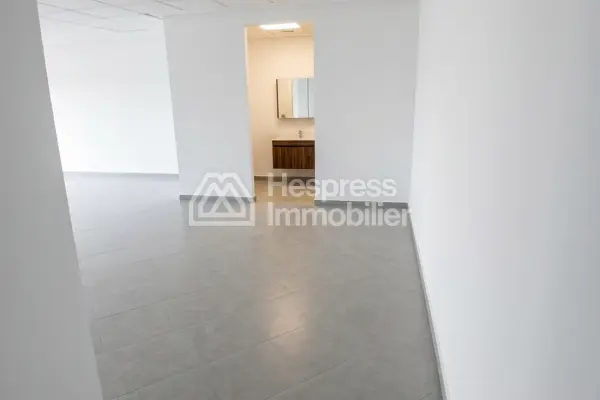 Bureau pour location à roche noire 76m²