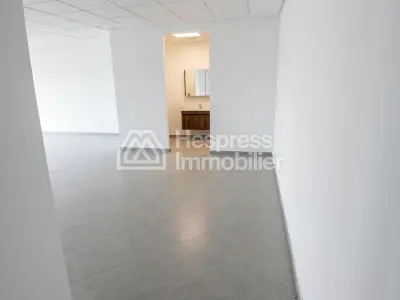 Bureau pour location à roche noire 76m²