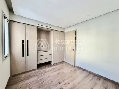 Empty and brand new studio in Breton Farm