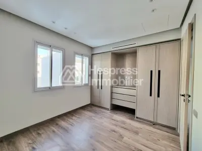 Empty and brand new studio in Breton Farm