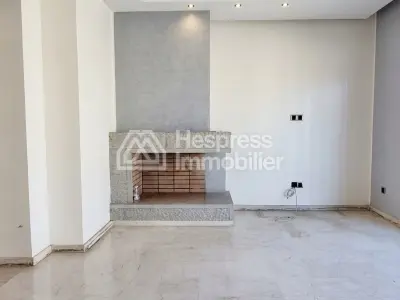 Bel appartement vide au Triangle d'Or