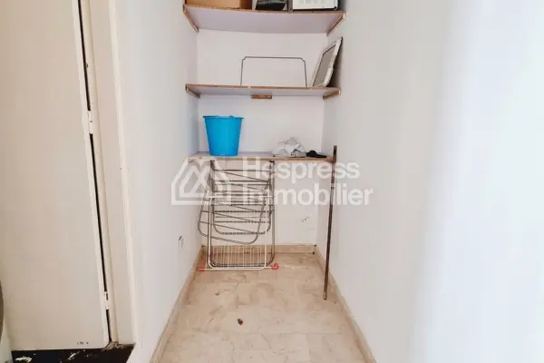 Bel appartement vide au Triangle d'Or
