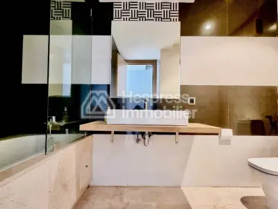 Bel appartement vide au Triangle d'Or