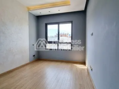 Bel appartement vide au Triangle d'Or