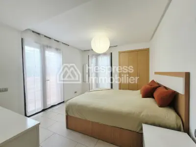 Furnished Studio with Terrace (CFC)