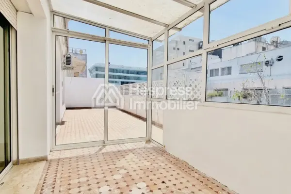 Appartement Vide avec Grande Terrasse Racine