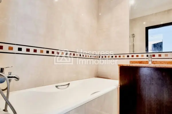 Appartement Vide avec Grande Terrasse Racine