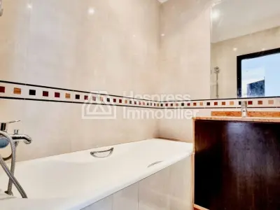Appartement Vide avec Grande Terrasse Racine