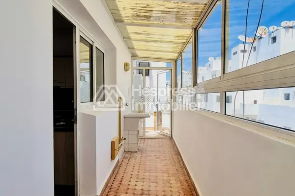 Appartement Vide avec Grande Terrasse Racine