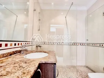 Appartement Vide avec Grande Terrasse Racine