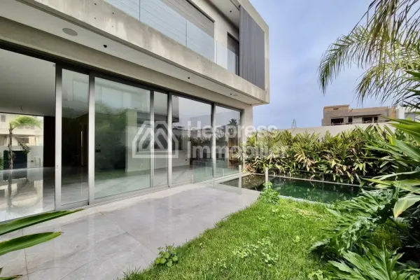 Empty villa with pool Aïn Diab Center