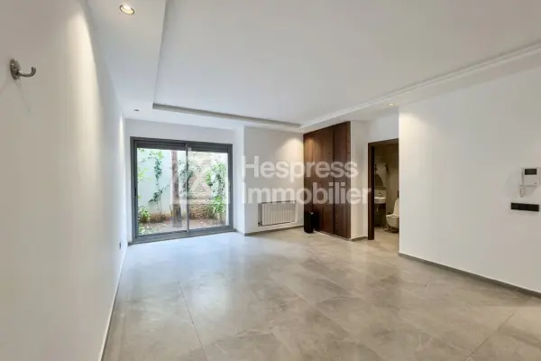 Empty villa with pool Aïn Diab Center