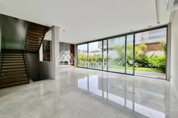 Empty villa with pool Aïn Diab Center