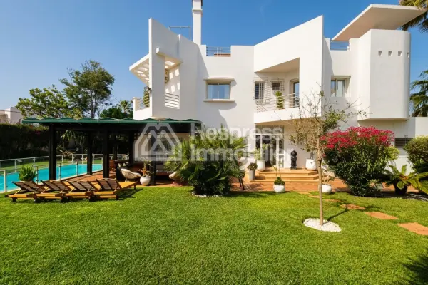 Magnifique villa à le vente à Ain diab extension