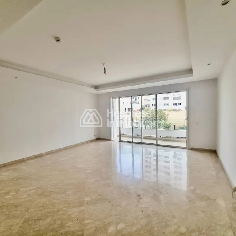 Appartement Vide Avec Balcon Racine