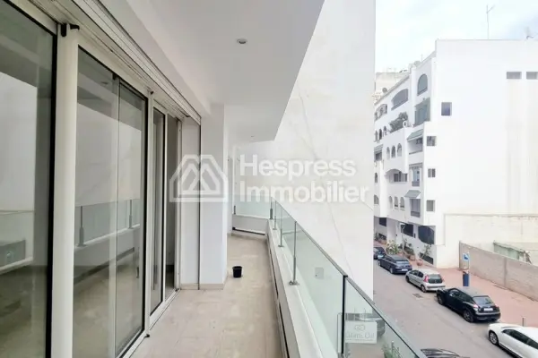 Appartement Vide Avec Balcon Racine