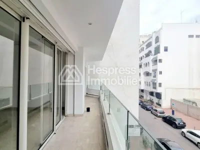 Appartement Vide Avec Balcon Racine