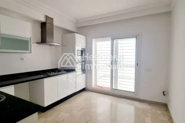 Appartement Vide Avec Balcon Racine
