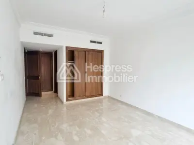 Appartement Vide Avec Balcon Racine