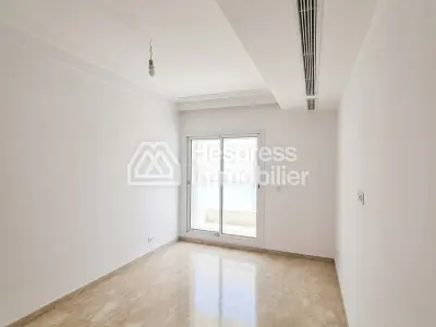 Appartement Vide Avec Balcon Racine