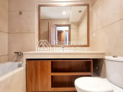 Appartement Vide Avec Balcon Racine