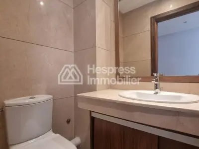 Appartement Vide Avec Balcon Racine