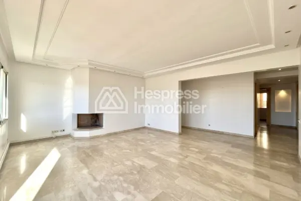 Empty apartment CIL