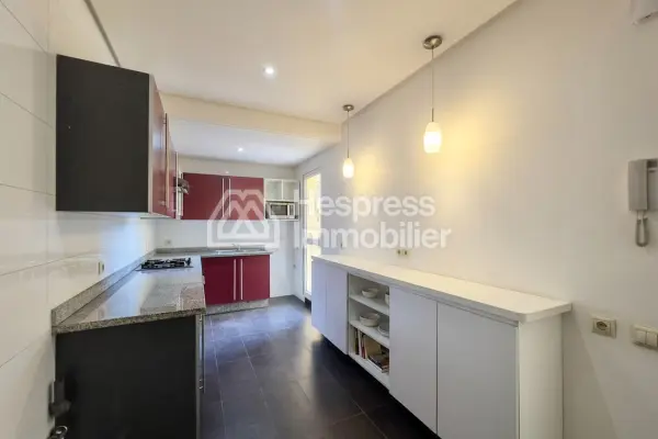 Empty apartment CIL