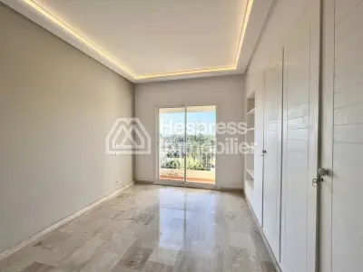 Empty apartment CIL