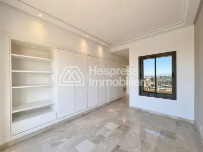 Empty apartment CIL