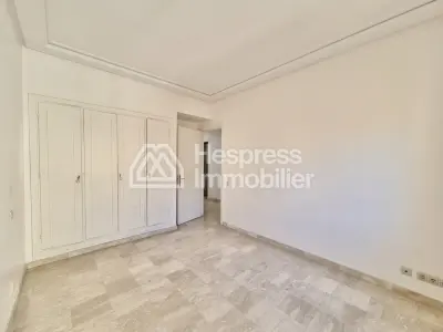 Empty apartment CIL