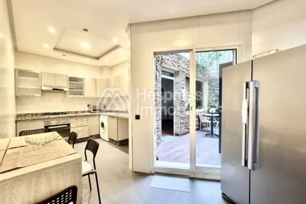 Appartement Meublé avec Cour Bourgogne Ouest
