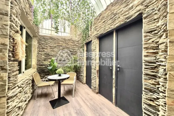 Appartement Meublé avec Cour Bourgogne Ouest