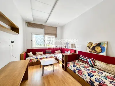 Appartement Meublé avec Cour Bourgogne Ouest