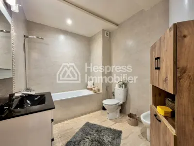 Appartement Meublé avec Cour Bourgogne Ouest