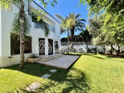 Villa Vide avec Jardin et Piscine Manar