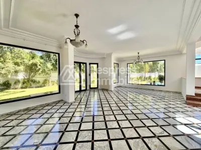 Villa Vide avec Jardin et Piscine Manar