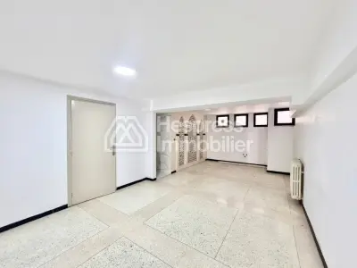 Villa Vide avec Jardin et Piscine Manar