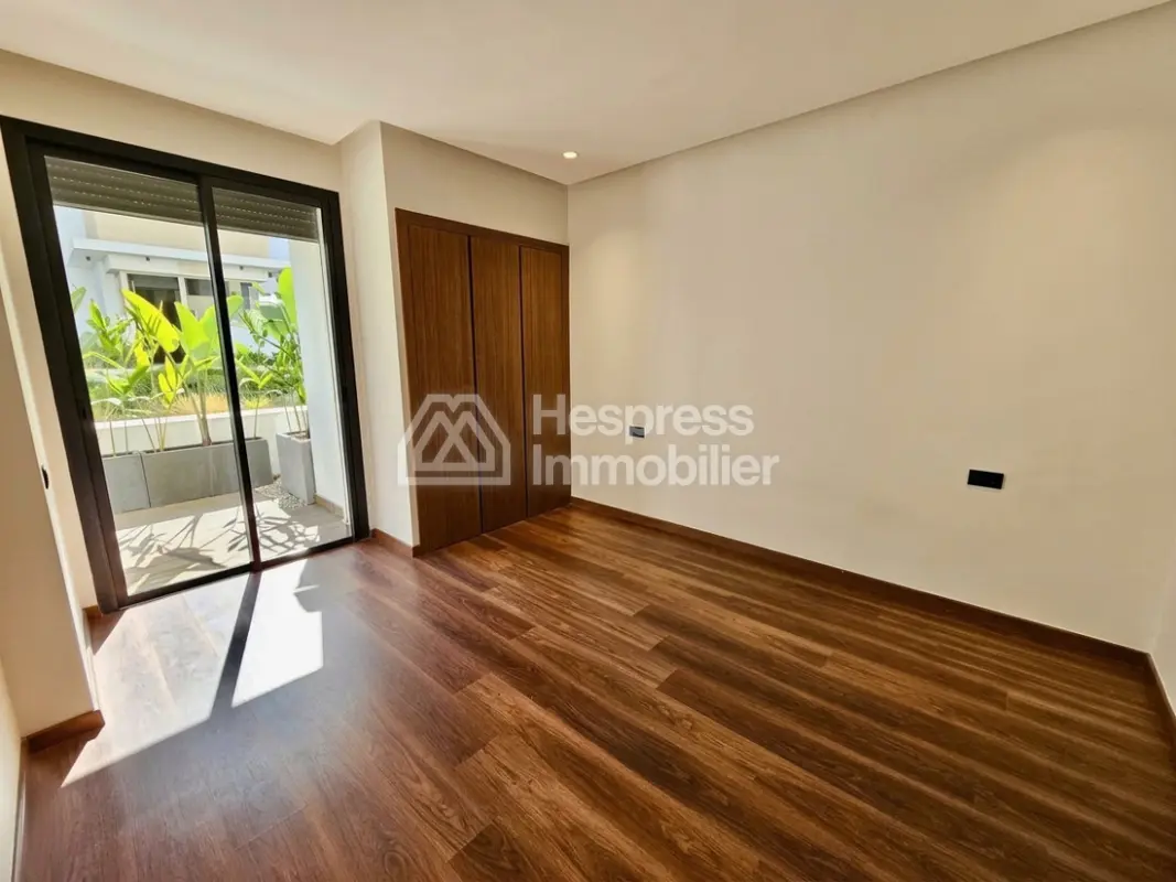 Empty studio apartment for rent (cgi)